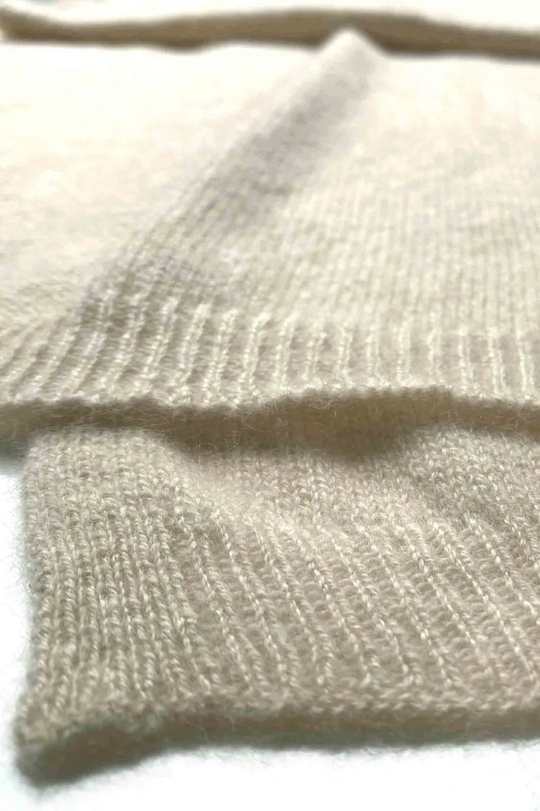 Cashmere scarf in beige for women